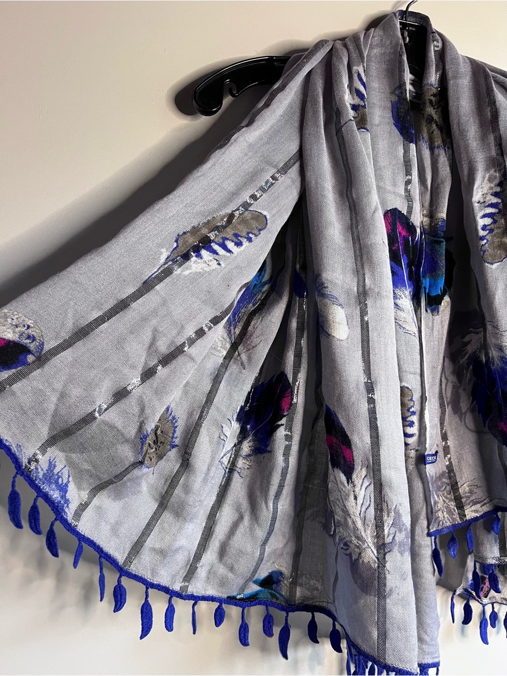 Echo Gray Feather Print Tassel Scarf Lightweight Wrap Shawl Boho Fringe Scarf - Picture 4 of 6